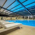 Apollo 4* فاليراكي